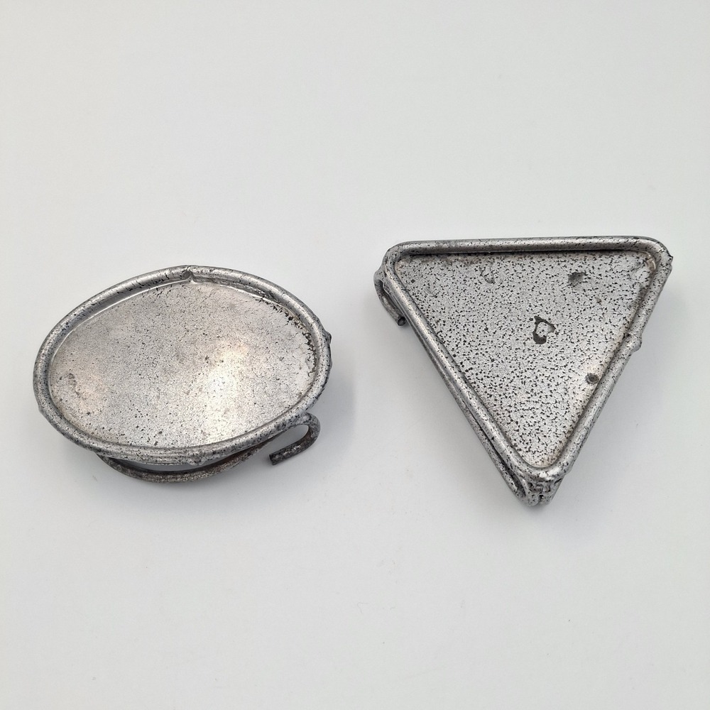 Set of 2 Mexican Metal Candle Holders Oval Triangular 1 Inch Tall Footed Unique - Picture 2 of 11